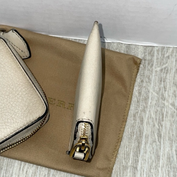 Authentic BURBERRY 2 leather compact wallets with cards, duster and certificate - Picture 11 of 14